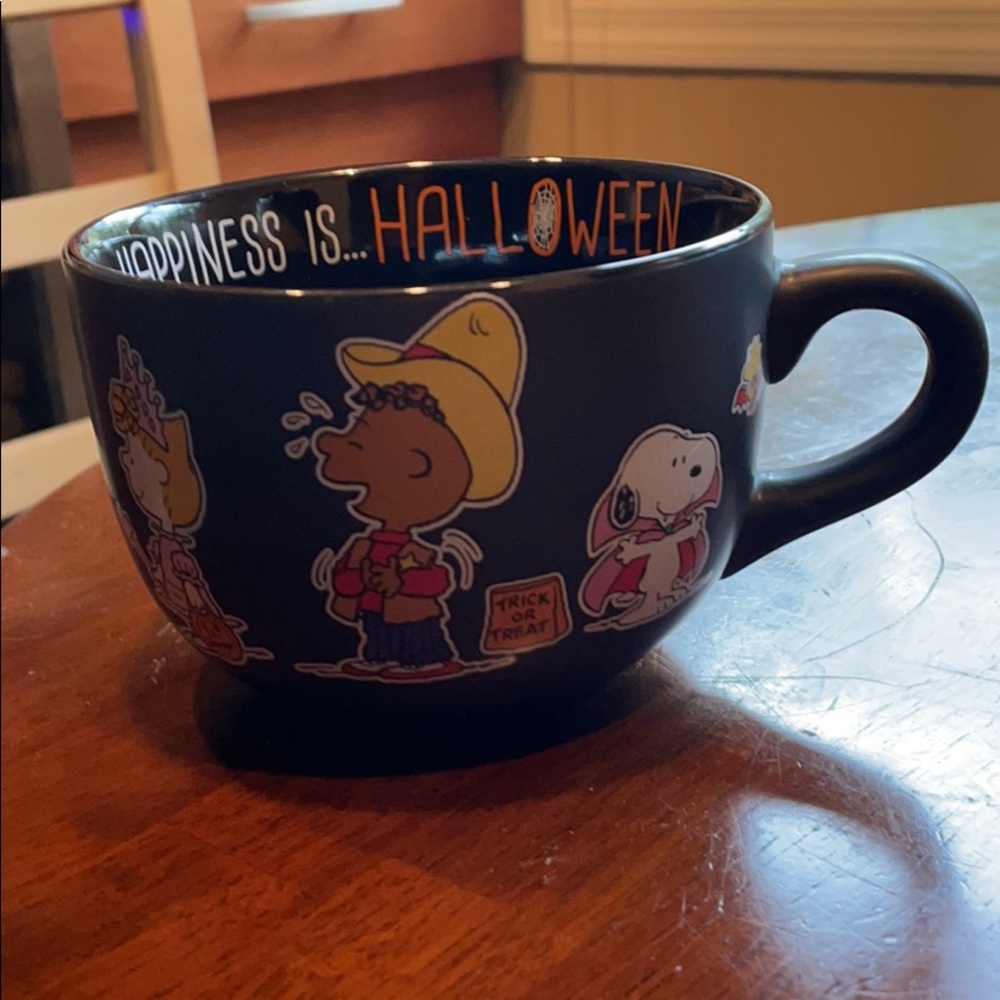 Peanuts happiness is halloween soup mug